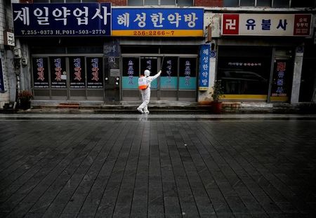 韓国、新型コロナ新規感染者64人　ピークの2月29日以来最少