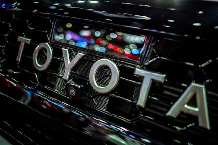 トヨタが自社株ＴＯＢ、約8000億円　ＭＵＦＧ・三井住友ＦＧなど保有株売却