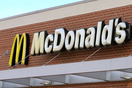 マクドナルド、食中毒問題で原因究明や信頼回復へ対応急ぐ