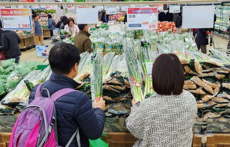 韓国消費者信頼感、12月は2年ぶり低水準に急低下　政治不安で