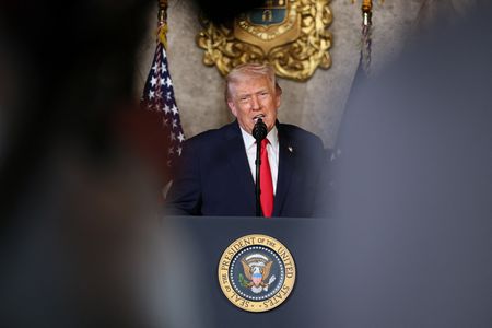 トランプ氏、プロジェクト遅延巡り防衛企業と協議へ　役員報酬制限も