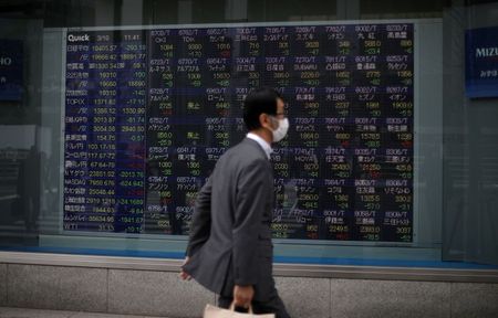 訂正：日経平均は小反落、円高一服が安心感誘い徐々に戻り歩調に