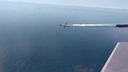 ロシア、クリミア半島沖で「領海侵犯」の英駆逐艦に警告の砲爆撃