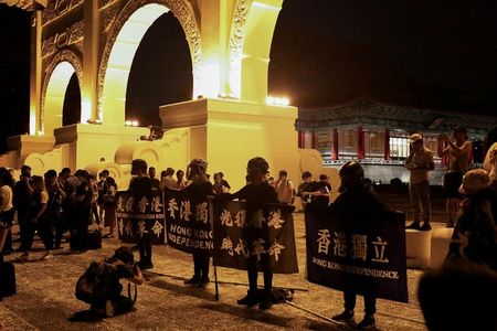 台湾、香港市民に対する入境制限を緩和　「人道上の理由」で