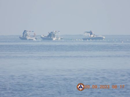フィリピン、南シナ海で中国が「浮遊障壁」設置と非難　漁船妨害