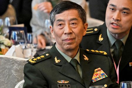 中国、動静不明の国防相を解任　外相に続き2人目