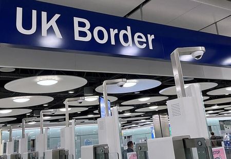 英への移民流入、昨年は68.5万人　過去最多の前年から減少