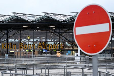 独ケルンの空港、気候変動活動家団体の妨害で航空機の運航停止