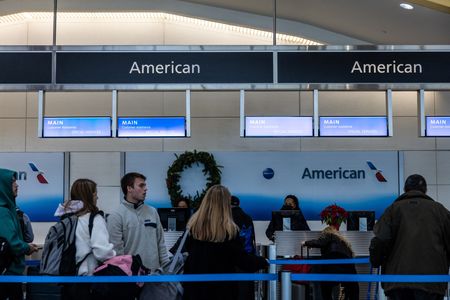 アメリカン航空が米国で全便運航停止、約1時間後に解除　技術障害