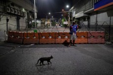 フィリピン、首都マニラ封鎖を5月15日まで延長
