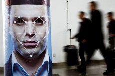 顔認識技術の米社、不当逮捕事件受け対策を約束