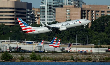 アメリカン航空が通期利益見通し大幅下方修正、営業戦略失敗で