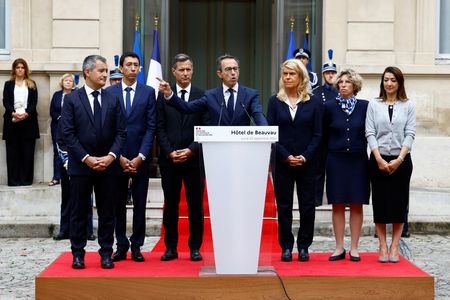 フランス新内相、移民規制強化の方針示す　極右政党に配慮示唆