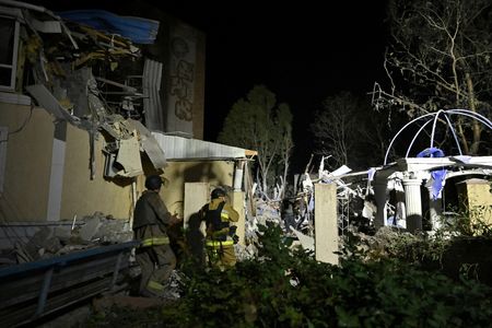 ロシア、ウクライナ東部を誘導爆弾で攻撃　2人死亡12人超負傷