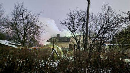 リトアニアで貨物機墜落、搭乗員1人が死亡　空港付近の民家に衝突