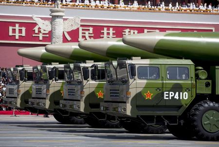 中国、軍事能力増強へ　新型コロナで国家安全保障に影響＝習主席