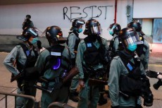 香港、全土に機動隊配備　27日に国家安全法導入抗議デモ