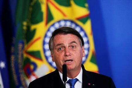 コロナ治療法、ワクチンよりも容易で安価＝ブラジル大統領