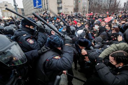 ロシア、「違法な」デモへの支持で米大使に抗議