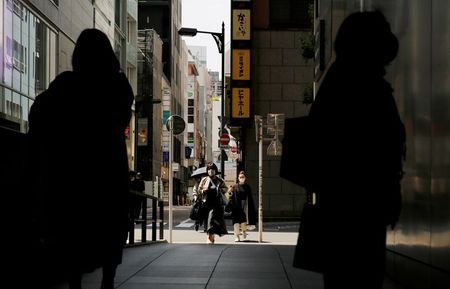 アングル：与党内に補正待望論、首相は慎重　解散にらみ議論後ずれか