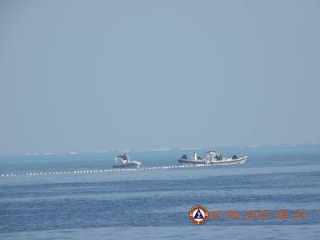 フィリピン、中国とにらみ合い回避　南シナ海の浮遊障壁撤去巡り