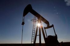 原油価格1％高、供給逼迫との見方