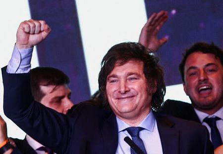 アルゼンチン大統領選、3位候補が2位ミレイ氏支持　決選投票