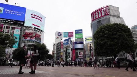 景気「緩やかな回復」で据え置き、公共投資を引き下げ＝11月月例報告