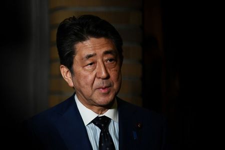 新型コロナ拡大、「強大」な経済財政政策を講じる＝安倍首相