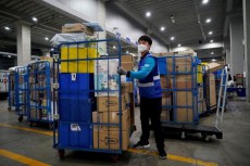 韓国でコロナ感染急増、ソフトバンク出資ＥＣの流通施設で感染例