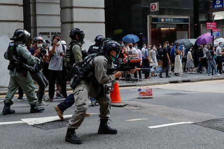 香港、国家安全法巡り抗議デモ　警察が強制排除・240人逮捕