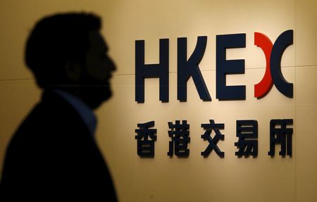 焦点：縮小深刻な香港株式市場、不透明な中国経済と規制が直撃