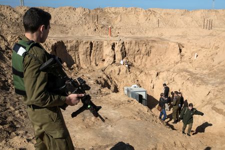 アングル：イスラエル部隊を待ち構えるハマス地下網、総延長500キロ以上か