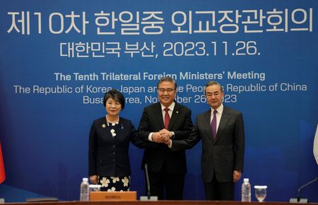 日中韓外相が4年ぶり協議、首脳会談の早期開催で一致　年内困難か