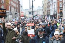 ロンドンで反ユダヤ主義へのデモ行進、5万人が参加