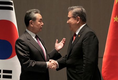 中韓外相会談、王氏が経済問題の政治化に反対