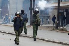 ケニア、増税撤回後もデモ終息せず　ナイロビ近郊で2人死亡
