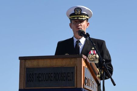 米海軍、解任の空母艦長の復帰を国防長官に求める＝関係筋