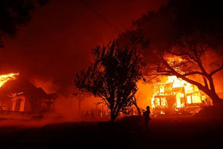 米カリフォルニア州で山火事発生、ワイン産地ナパバレーに迫る