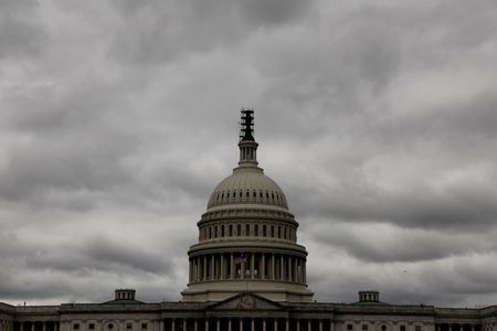 米政府閉鎖迫る、議会足並みそろわず　上下院が異なる予算案推進