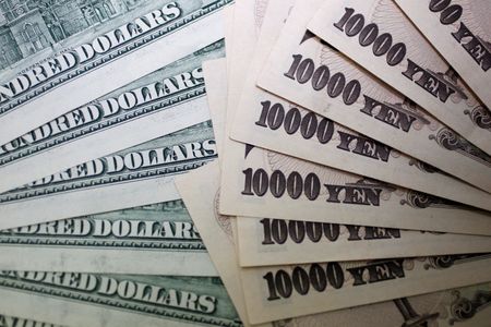 ドル一時153.88円、3カ月ぶり円安水準　衆院選結果受け