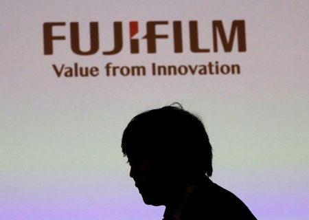 富士フイルム株は3％超高、米政府が子会社にワクチン生産支援