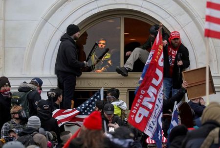 米上院共和党、議会襲撃調査法案の審議開始を阻止　事実上廃案に