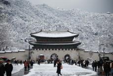 韓国に大雪、5人死亡　首都圏で40センチ超積雪