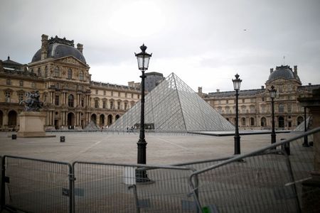 仏ルーブル美術館、7月6日に再開へ　マスク着用など要請