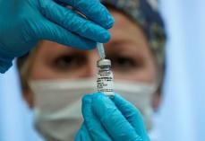 ロシア、コロナワクチン治験を一部停止　登録増加で不足か