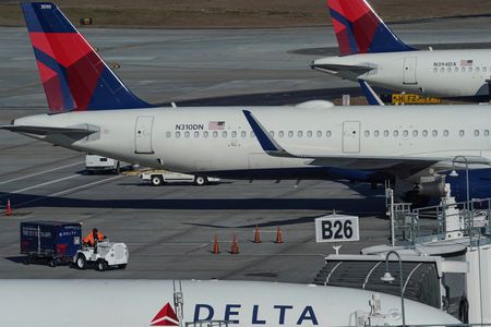 米ＣＤＣ、国内線ワクチン義務は現時点で検討せず　航空便欠航続く