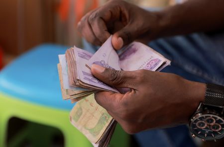 エチオピア、市場ベースの為替制度に移行　通貨ブルは下落