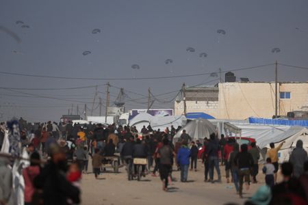 米ガザ支援、軍用機から物資投下検討　陸路搬入困難で＝当局者