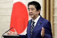 事態が深刻化すれば必要な対応を躊躇なく行う＝臨時交付金で安倍首相